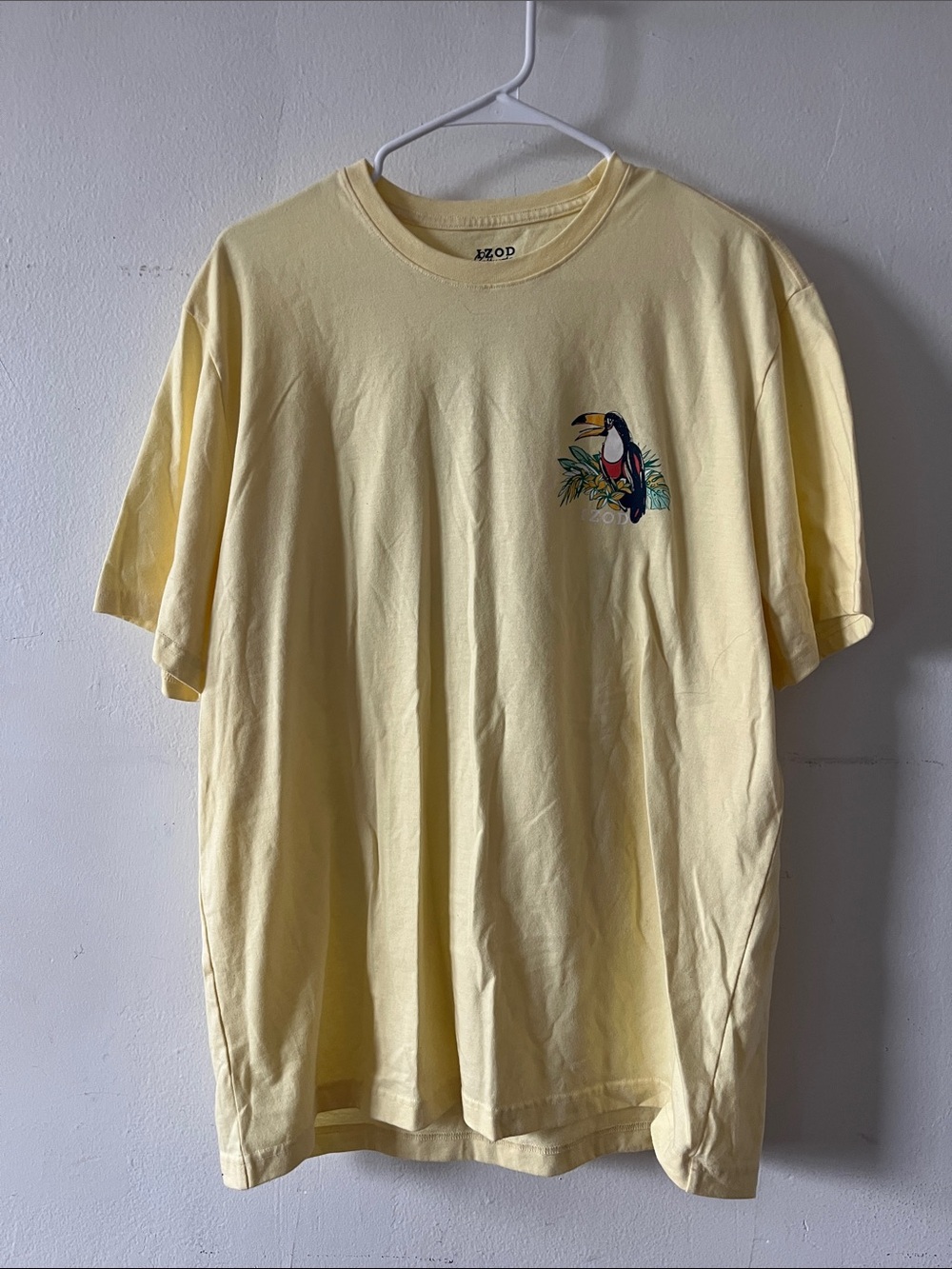 Izod Men’s Pale Yellow Short-Sleeve Tee with Toucan Graphic